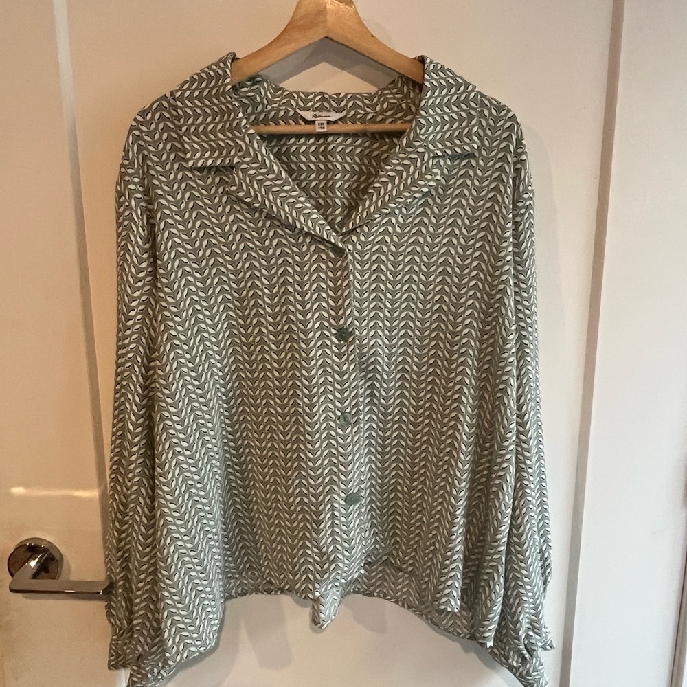 Reitmans Teal and White Leaf Print Blouse